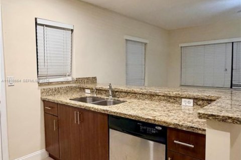 Casa en alquiler en Fort Lauderdale, Florida, 2 dormitorios, 144.37 m2 № 1989880 - foto 5