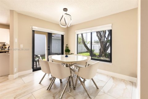 Casa en venta en Miramar, Florida, 3 dormitorios, 197.6 m2 № 2049760 - foto 5