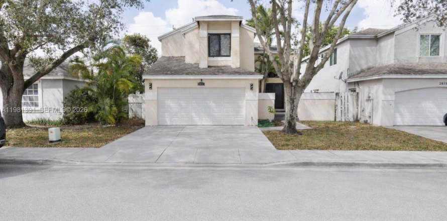 Casa en Miramar, Florida 3 dormitorios, 197.6 m2 № 2049760