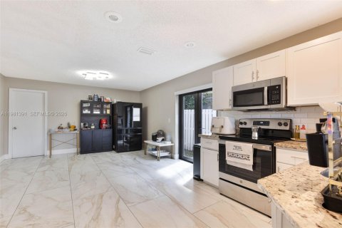 Casa en venta en Miramar, Florida, 3 dormitorios, 197.6 m2 № 2049760 - foto 6