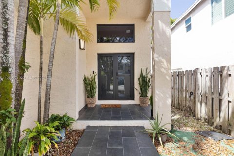 Casa en venta en Miramar, Florida, 3 dormitorios, 197.6 m2 № 2049760 - foto 3