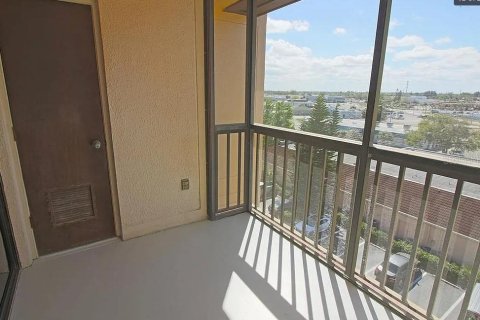 Condominio en alquiler en Port Charlotte, Florida, 1 dormitorio, 58.9 m2 № 1771792 - foto 8