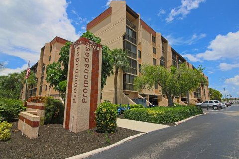 Condominio en alquiler en Port Charlotte, Florida, 1 dormitorio, 58.9 m2 № 1771792 - foto 1