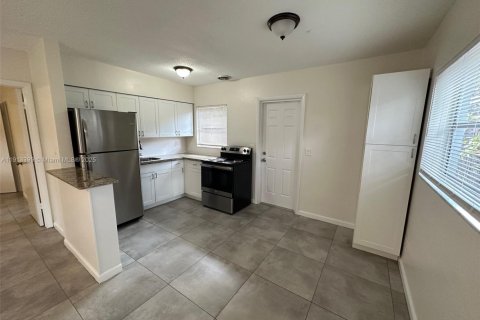 House in Fort Lauderdale, Florida 1 bedroom, 116.96 sq.m. № 1969455 - photo 3