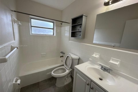 House in Fort Lauderdale, Florida 1 bedroom, 116.96 sq.m. № 1969455 - photo 11