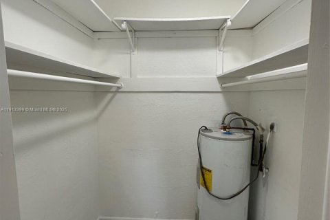 House in Fort Lauderdale, Florida 1 bedroom, 116.96 sq.m. № 1969455 - photo 12