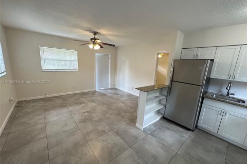 House in Fort Lauderdale, Florida 1 bedroom, 116.96 sq.m. № 1969455 - photo 8