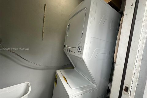 House in Fort Lauderdale, Florida 1 bedroom, 116.96 sq.m. № 1969455 - photo 13