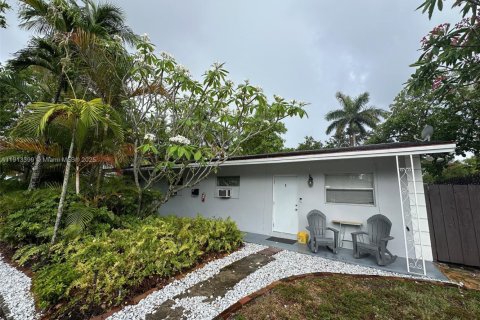 House in Fort Lauderdale, Florida 1 bedroom, 116.96 sq.m. № 1969455 - photo 1