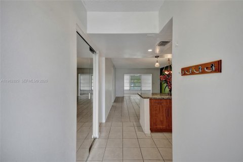Condominio en venta en Lauderdale Lakes, Florida, 2 dormitorios, 94.85 m2 № 2043699 - foto 12