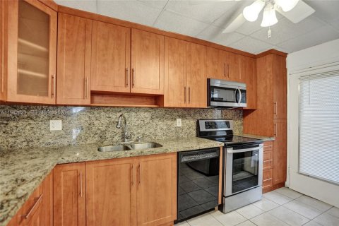 Condominio en venta en Lauderdale Lakes, Florida, 2 dormitorios, 94.85 m2 № 2043699 - foto 10