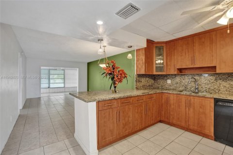 Condominio en venta en Lauderdale Lakes, Florida, 2 dormitorios, 94.85 m2 № 2043699 - foto 7