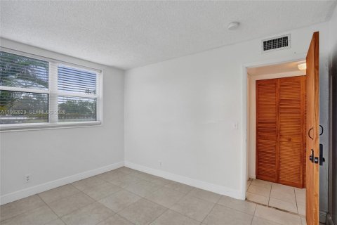 Condominio en venta en Lauderdale Lakes, Florida, 2 dormitorios, 94.85 m2 № 2043699 - foto 25