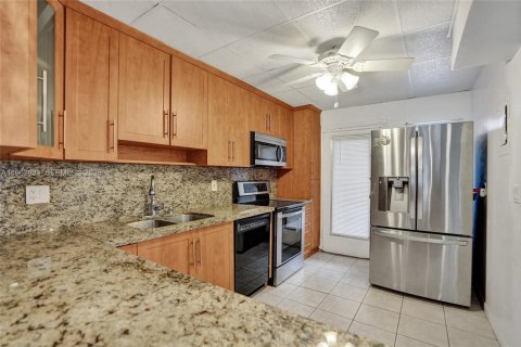 Condominio en venta en Lauderdale Lakes, Florida, 2 dormitorios, 94.85 m2 № 2043699 - foto 11