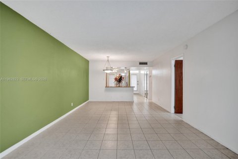 Condominio en venta en Lauderdale Lakes, Florida, 2 dormitorios, 94.85 m2 № 2043699 - foto 17