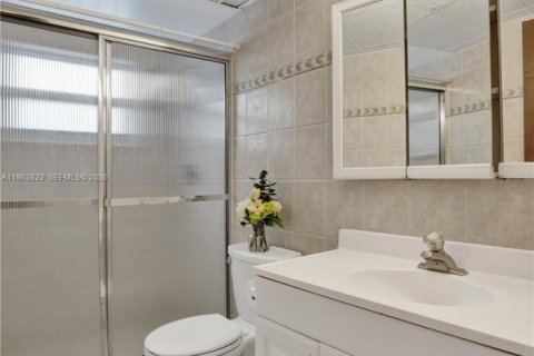 Condominio en venta en Lauderdale Lakes, Florida, 2 dormitorios, 94.85 m2 № 2043699 - foto 27