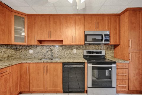 Condominio en venta en Lauderdale Lakes, Florida, 2 dormitorios, 94.85 m2 № 2043699 - foto 6