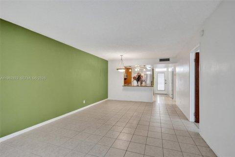 Condominio en venta en Lauderdale Lakes, Florida, 2 dormitorios, 94.85 m2 № 2043699 - foto 19