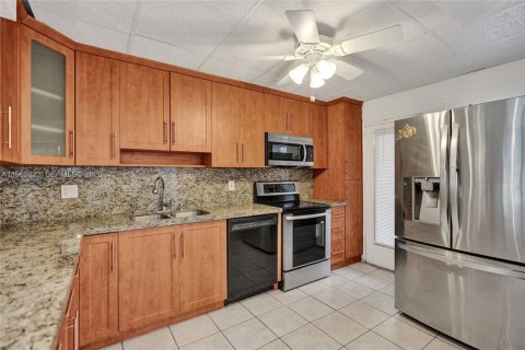 Condominio en venta en Lauderdale Lakes, Florida, 2 dormitorios, 94.85 m2 № 2043699 - foto 8