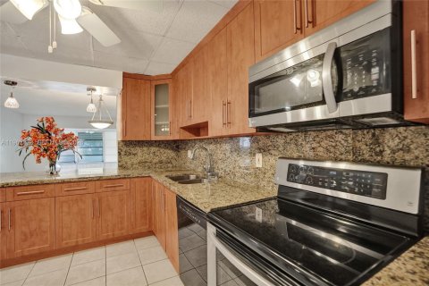 Condominio en venta en Lauderdale Lakes, Florida, 2 dormitorios, 94.85 m2 № 2043699 - foto 5