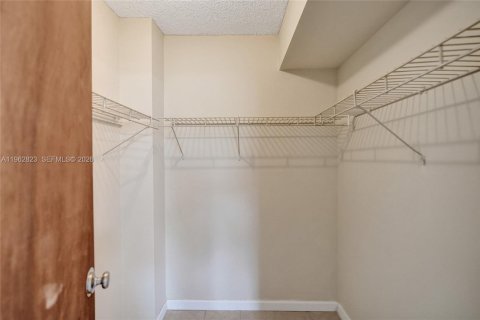 Condominio en venta en Lauderdale Lakes, Florida, 2 dormitorios, 94.85 m2 № 2043699 - foto 15