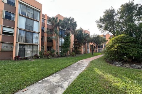 Condominio en alquiler en Miami, Florida, 2 dormitorios, 87.89 m2 № 1993119 - foto 3