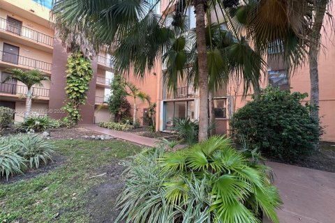 Condominio en alquiler en Miami, Florida, 2 dormitorios, 87.89 m2 № 1993119 - foto 2