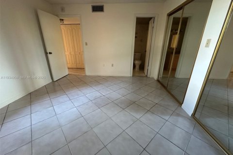 Condominio en alquiler en Miami, Florida, 2 dormitorios, 87.89 m2 № 1993119 - foto 9