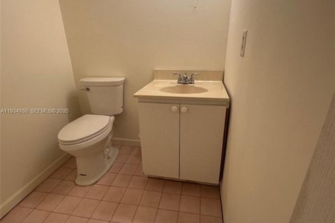 Condominio en alquiler en Miami, Florida, 2 dormitorios, 87.89 m2 № 1993119 - foto 12