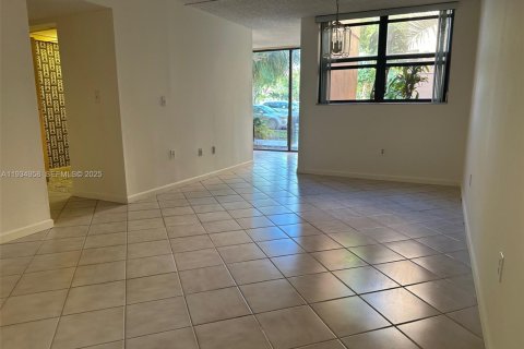 Condominio en alquiler en Miami, Florida, 2 dormitorios, 87.89 m2 № 1993119 - foto 5