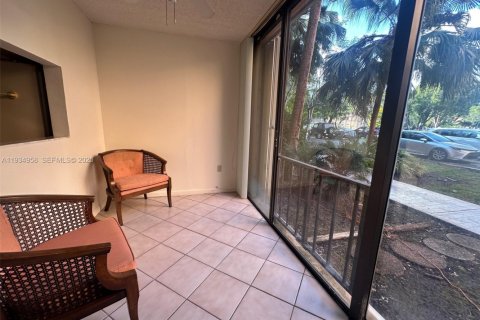 Condominio en alquiler en Miami, Florida, 2 dormitorios, 87.89 m2 № 1993119 - foto 14