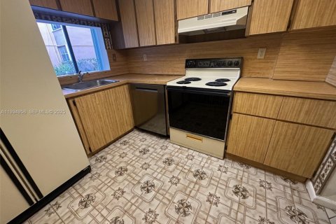 Condominio en alquiler en Miami, Florida, 2 dormitorios, 87.89 m2 № 1993119 - foto 7