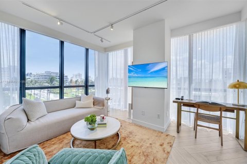 Condominio en venta en Miami Beach, Florida, 1 dormitorio, 78.97 m2 № 1844022 - foto 2