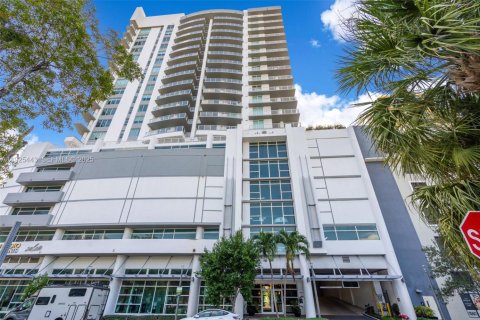 Condo in Fort Lauderdale, Florida, 2 bedrooms № 1986687 - photo 1
