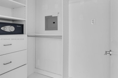 Condo in Fort Lauderdale, Florida, 2 bedrooms № 1986687 - photo 19