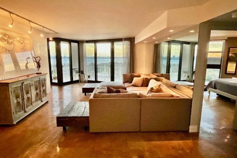 Copropriété à vendre à Miami, Floride: 1 chambre, 111.48 m2 № 2036338 - photo 2