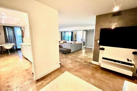 Copropriété à vendre à Miami, Floride: 1 chambre, 111.48 m2 № 2036338 - photo 8