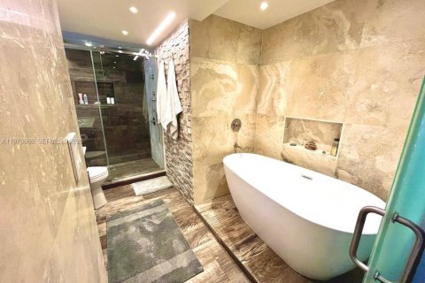 Copropriété à vendre à Miami, Floride: 1 chambre, 111.48 m2 № 2036338 - photo 30