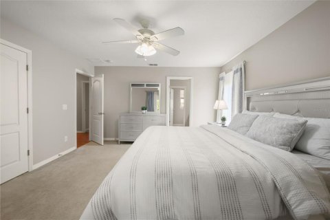 House in Kissimmee, Florida 5 bedrooms, 341.88 sq.m. № 2204132 - photo 30