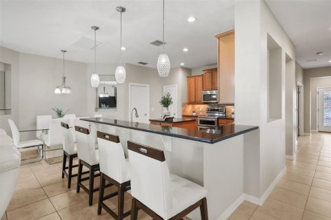 House in Kissimmee, Florida 5 bedrooms, 341.88 sq.m. № 2204132 - photo 13