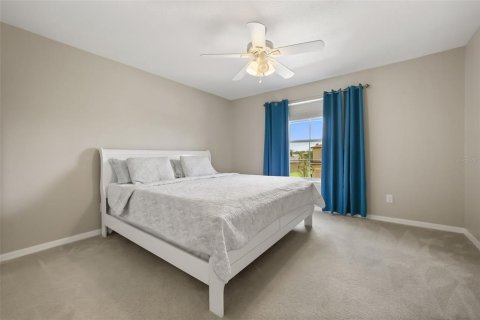 House in Kissimmee, Florida 5 bedrooms, 341.88 sq.m. № 2204132 - photo 18