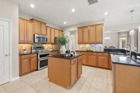 House in Kissimmee, Florida 5 bedrooms, 341.88 sq.m. № 2204132 - photo 15