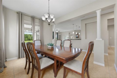 House in Kissimmee, Florida 5 bedrooms, 341.88 sq.m. № 2204132 - photo 12