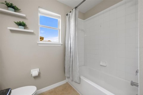 House in Kissimmee, Florida 5 bedrooms, 341.88 sq.m. № 2204132 - photo 23