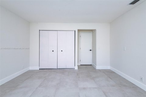 House in Lake Worth, Florida 2 bedrooms, 95.13 sq.m. № 1887222 - photo 16