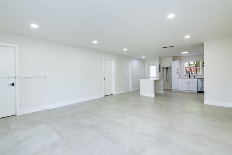 House in Lake Worth, Florida 2 bedrooms, 95.13 sq.m. № 1887222 - photo 10