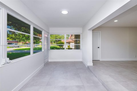 House in Lake Worth, Florida 2 bedrooms, 95.13 sq.m. № 1887222 - photo 14
