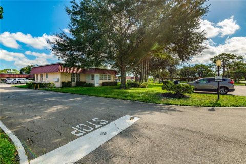 House in Lake Worth, Florida 2 bedrooms, 95.13 sq.m. № 1887222 - photo 27