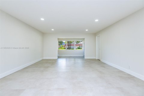 House in Lake Worth, Florida 2 bedrooms, 95.13 sq.m. № 1887222 - photo 8