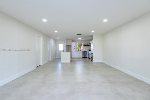 House in Lake Worth, Florida 2 bedrooms, 95.13 sq.m. № 1887222 - photo 11